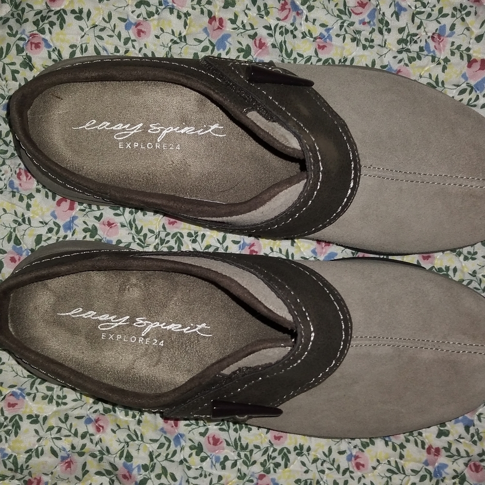 Easy Spirit Explore 24 Mule adjustable strap clogs. Size 7.5